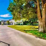 New Charming Spacious Disneyland Pool Home