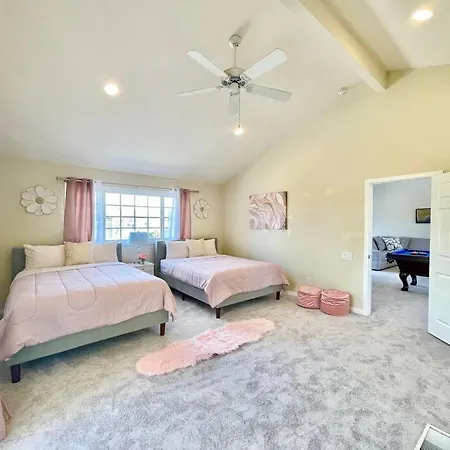 New Charming Spacious Disneyland Pool Holiday home *