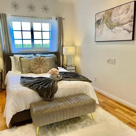 New Charming Spacious Disneyland Pool Holiday home *
