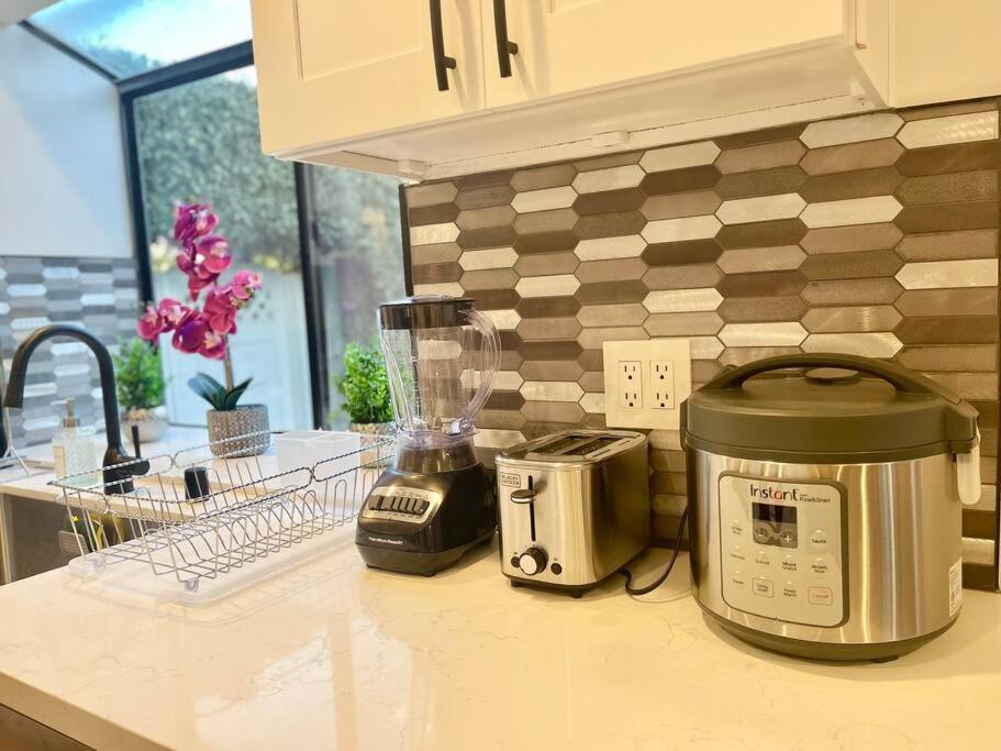 New Charming Spacious Disneyland Pool Holiday home