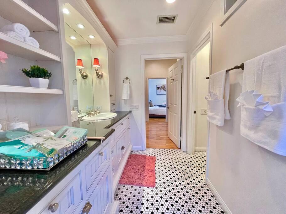 New Charming Spacious Disneyland Pool Holiday home Garden Grove