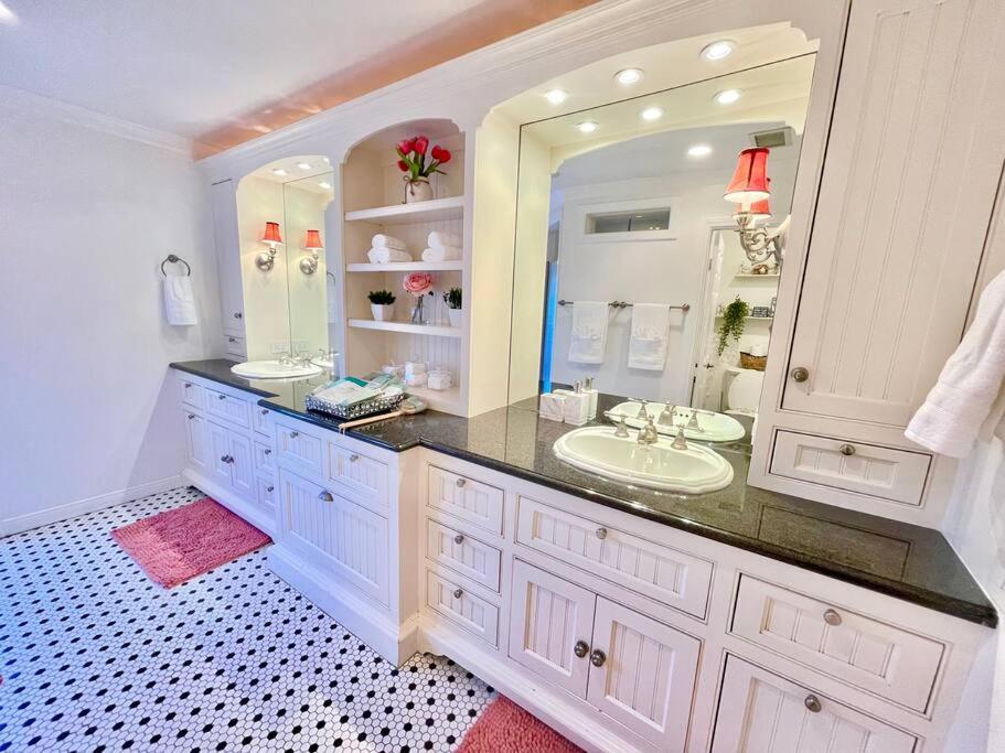 New Charming Spacious Disneyland Pool *