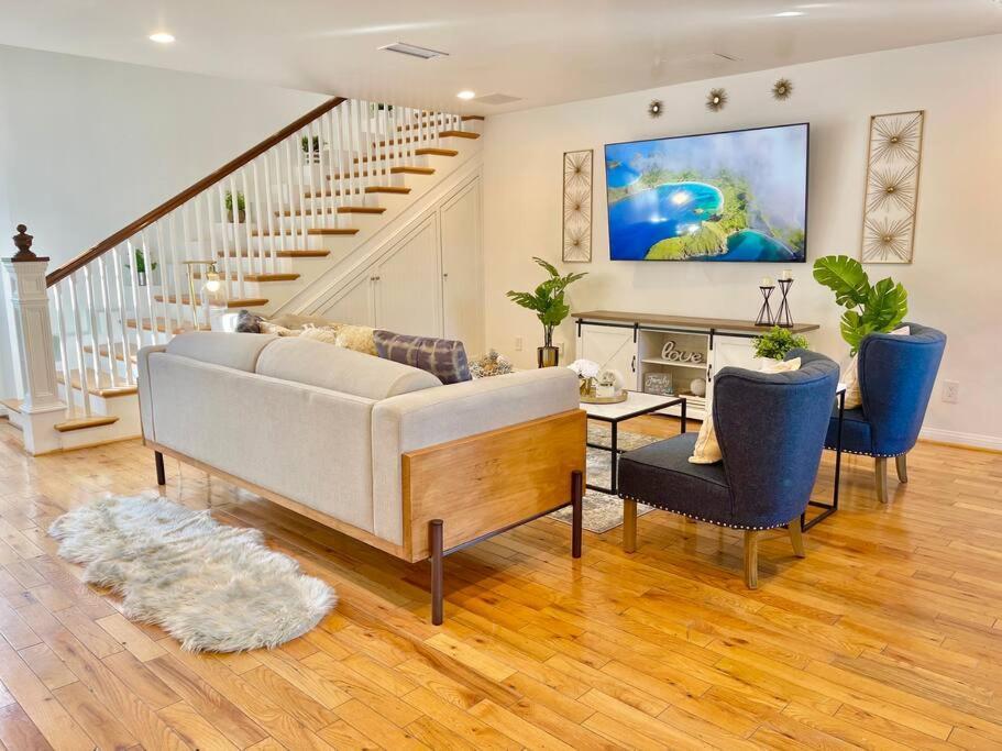 New Charming Spacious Disneyland Pool