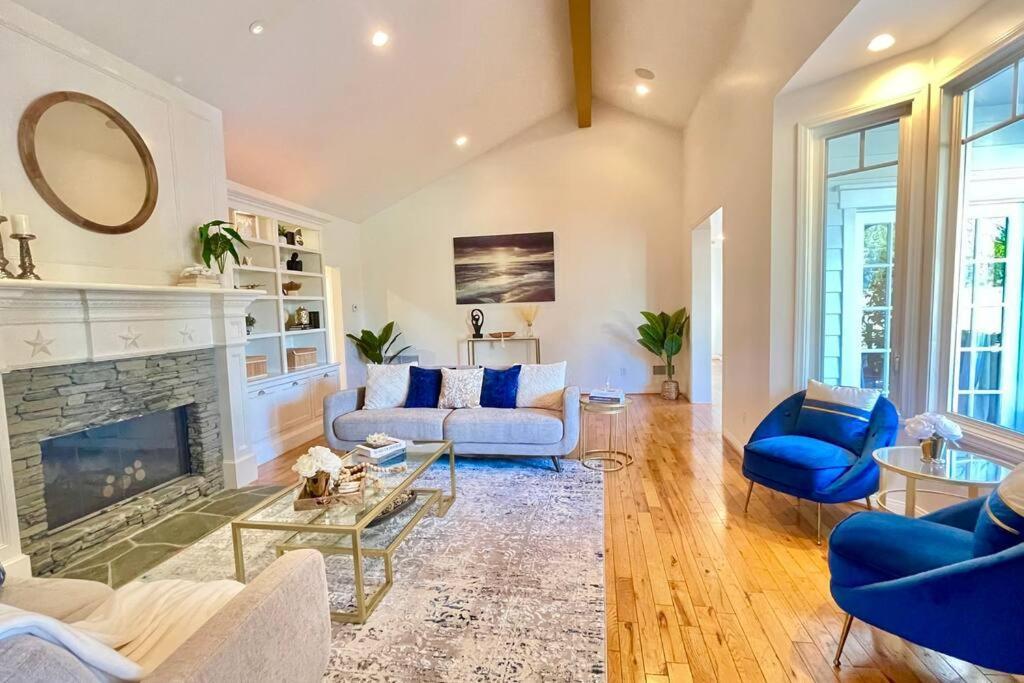 New Charming Spacious Disneyland Pool Holiday home