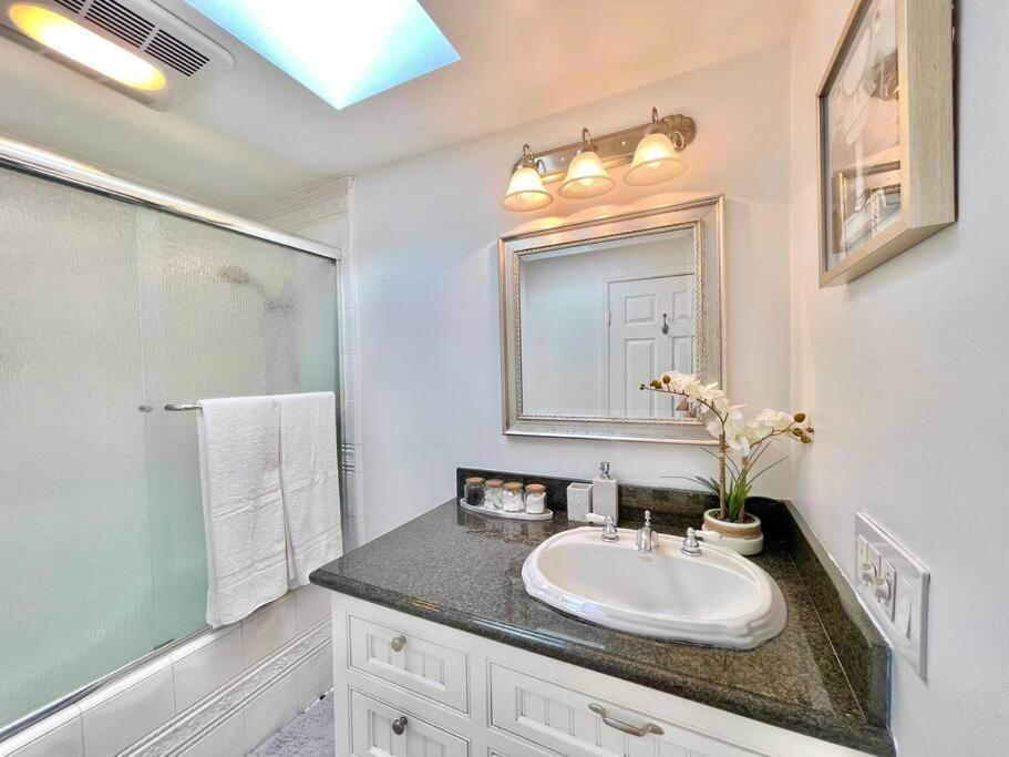 New Charming Spacious Disneyland Pool Holiday home *