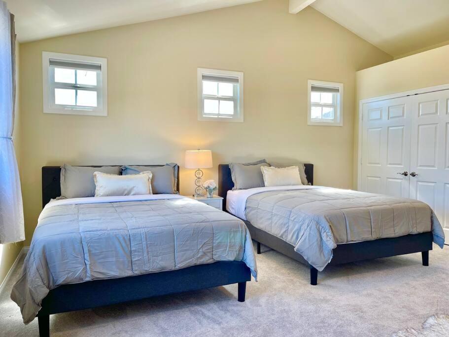 New Charming Spacious Disneyland Pool