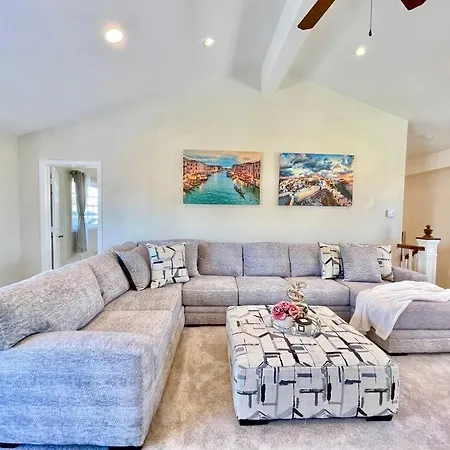 Holiday home New Charming Spacious Disneyland Pool Garden Grove