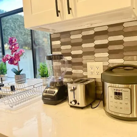 New Charming Spacious Disneyland Pool Holiday home
