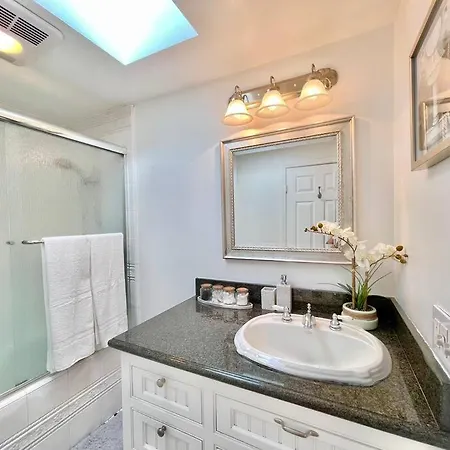 New Charming Spacious Disneyland Pool Holiday home *